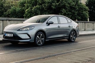 A je to tady! Čínský nováček na českém trhu nabízí velké auto se spalovacím motorem za bezkonkurenční cenu - Garáž.cz